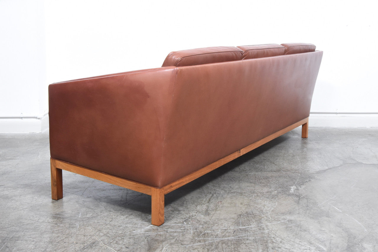 Leather sofa by Illum Wikkelsø