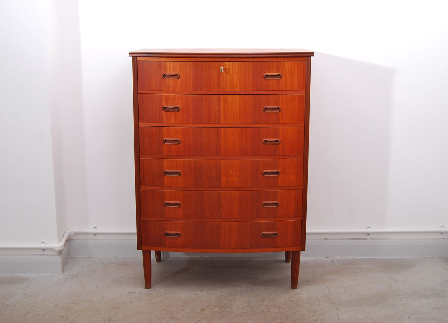 Chest of drawers in teak