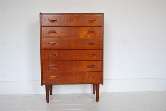 Chest of drawers in teak