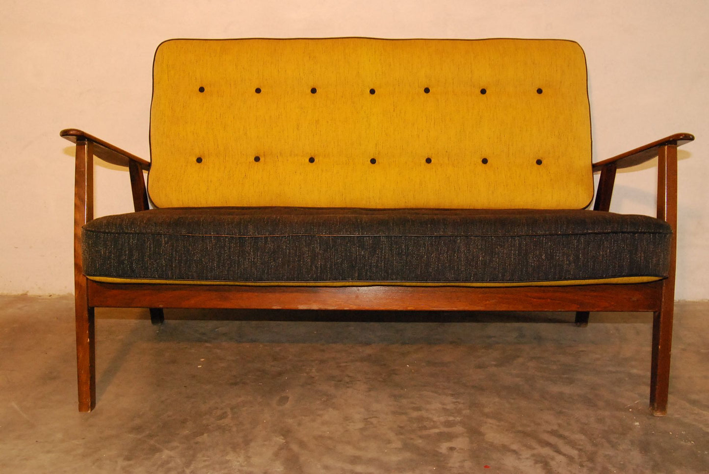 Two-seater Sofa with Reversible Cushions