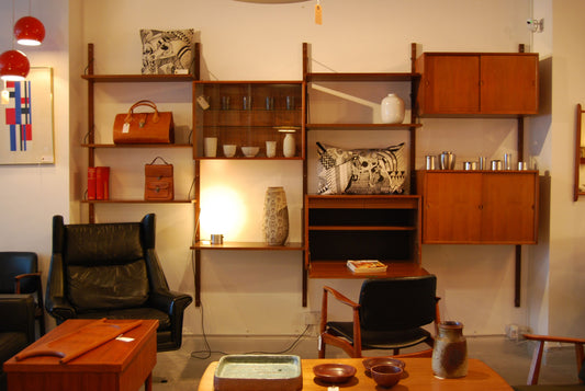 Royal shelving system in walnut