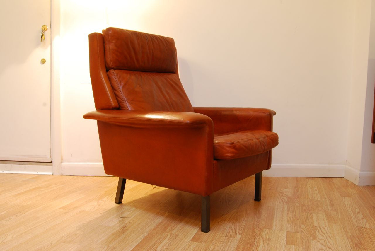 Leather lounge chair by Arne Vodder
