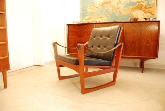 Lounge chair with leather strap armrests