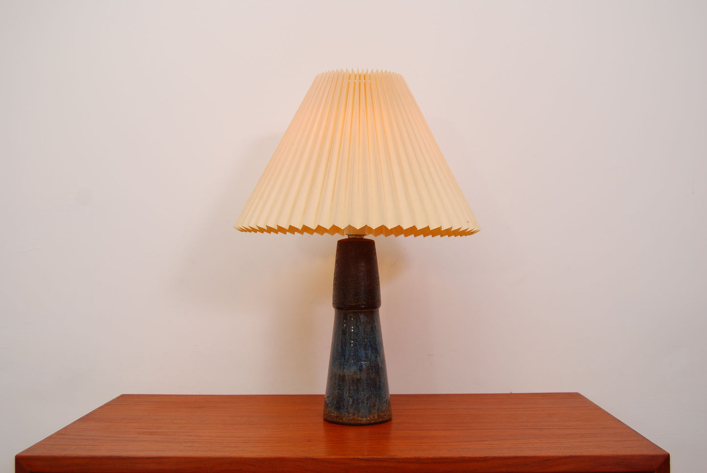 Ceramic table lamp by Soholm Stentoj