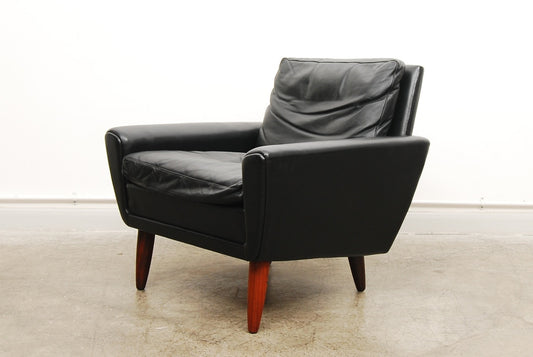 Low back leather lounger by G. Thams