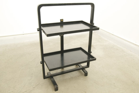 Folding tray table