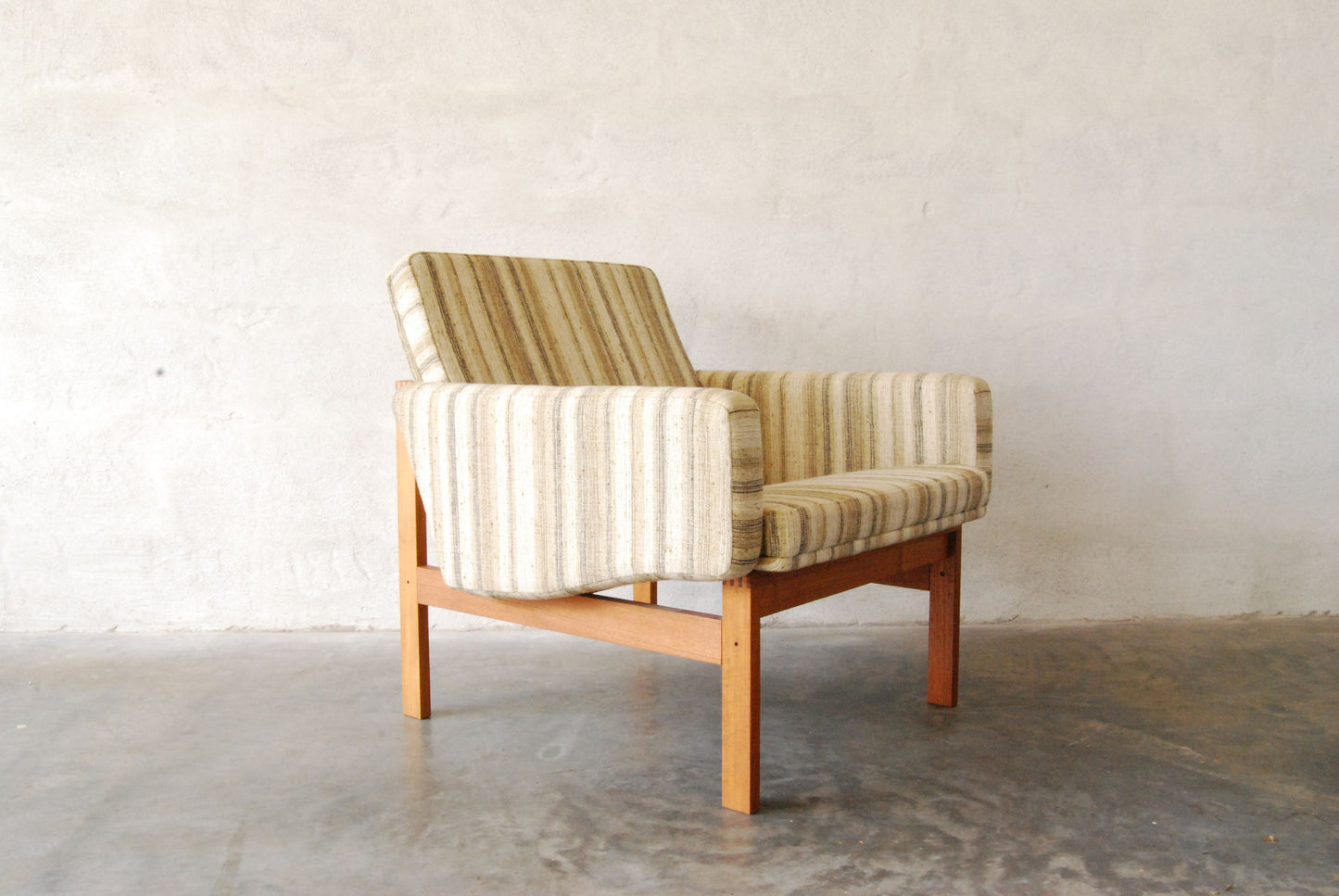Lounge chair by Gjerlíëí_v-Knudsen