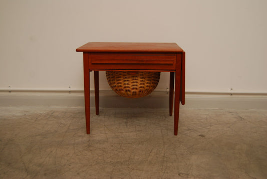 Sewing table in teak