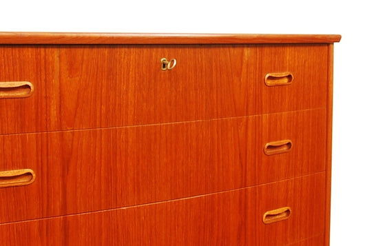 Bow fronted chest of drawers