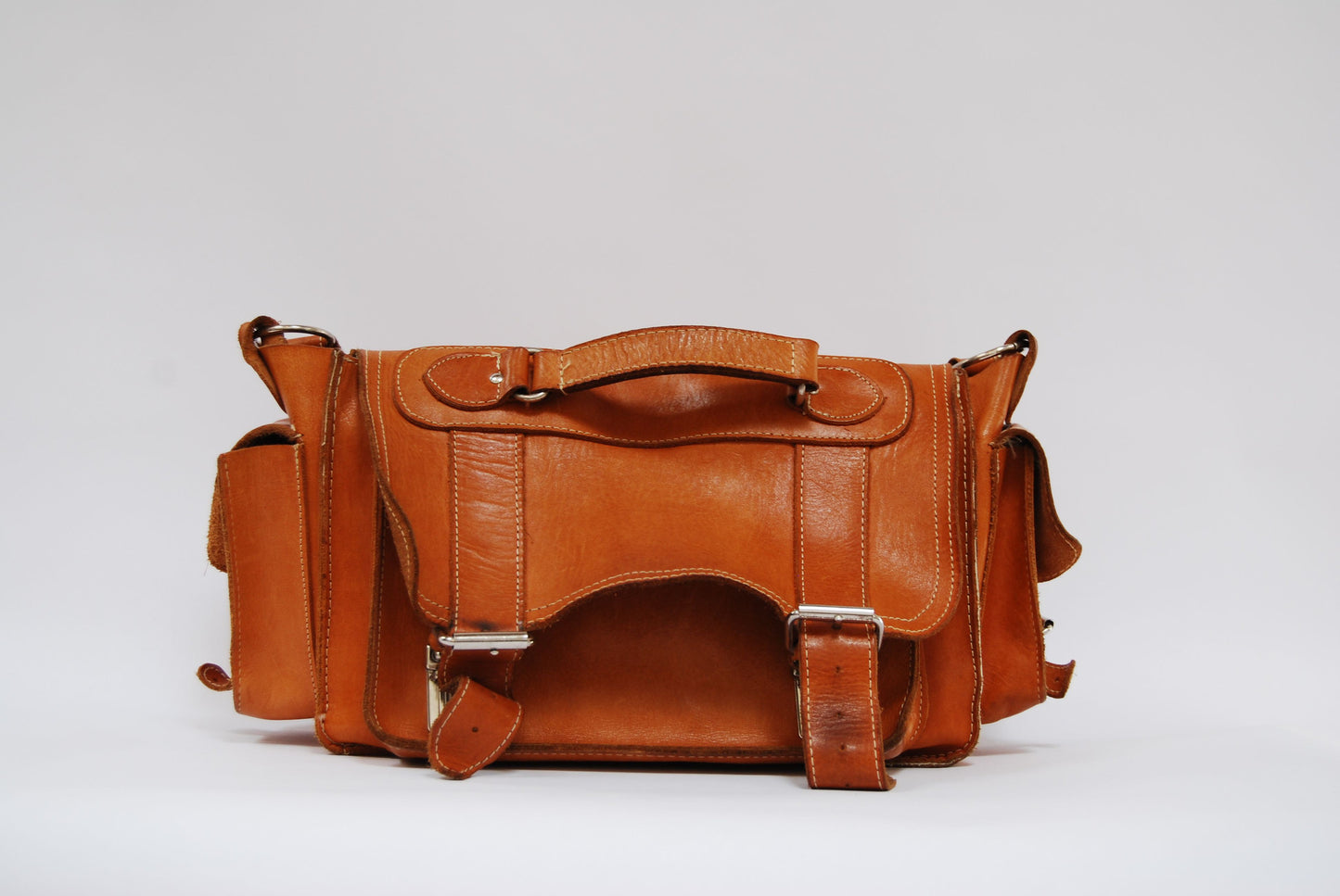 Vintage leather shoulder bag