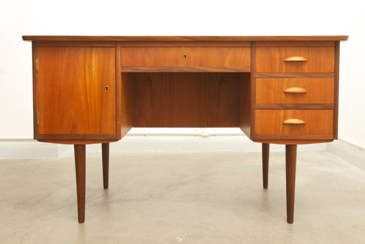 Teak desk no. 1