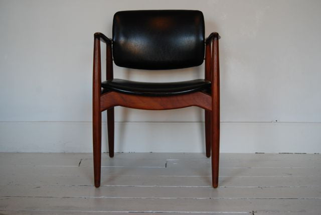 Carver chair / desk chair
