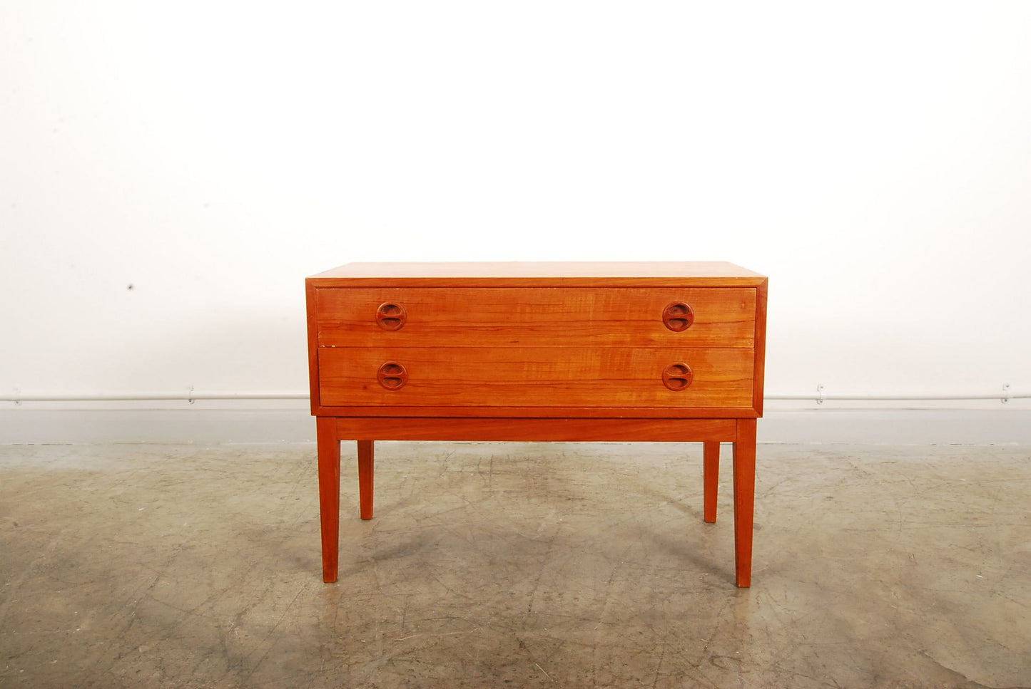 Low chest in teak