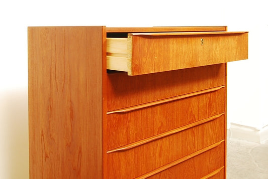 Chest of six drawers