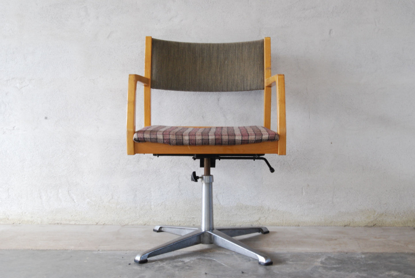 Swivelling desk chair by Stroms Mobler