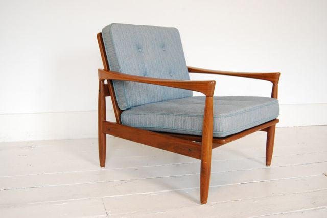 Baby blue lounge chair