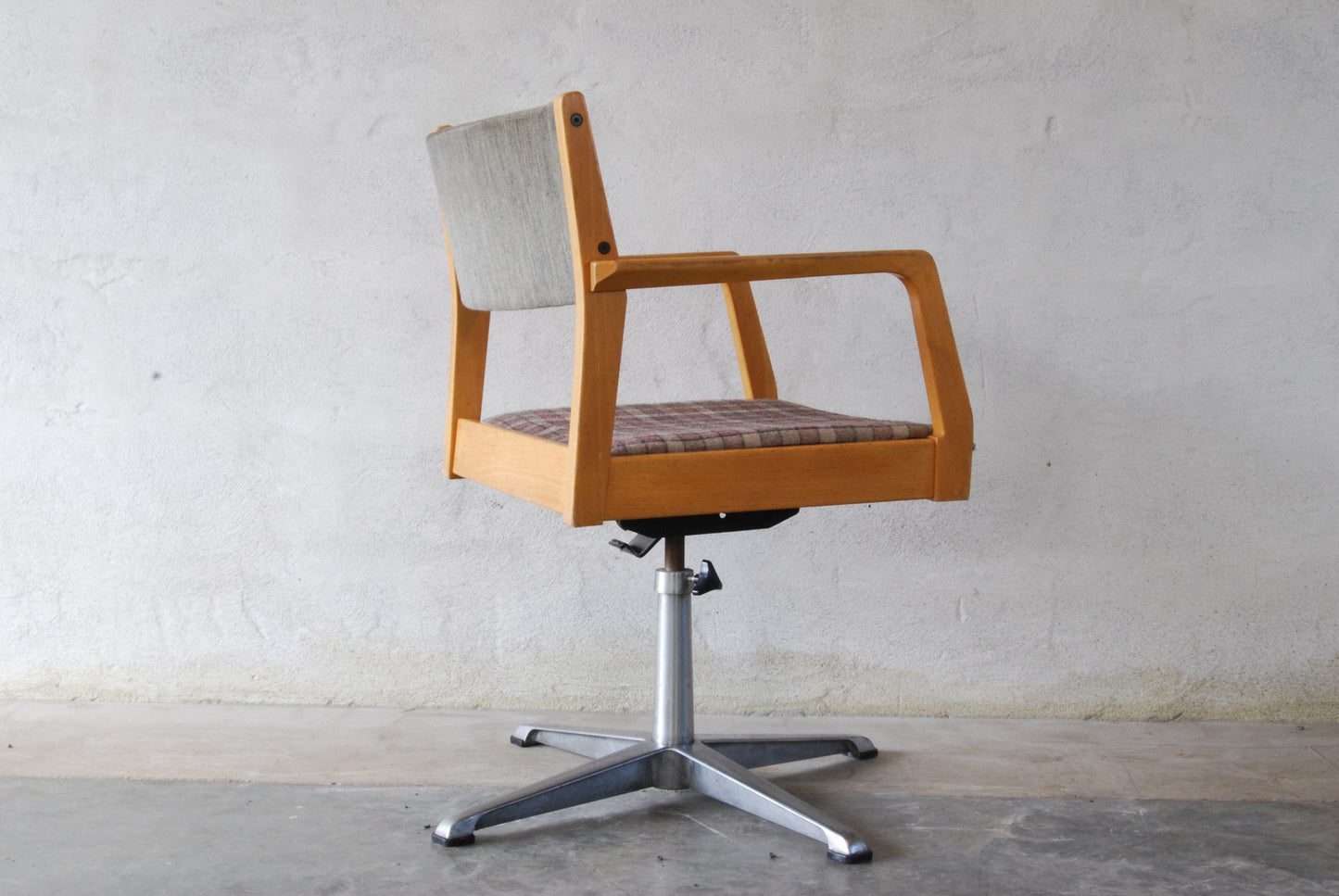 Swivelling desk chair by Stroms Mobler
