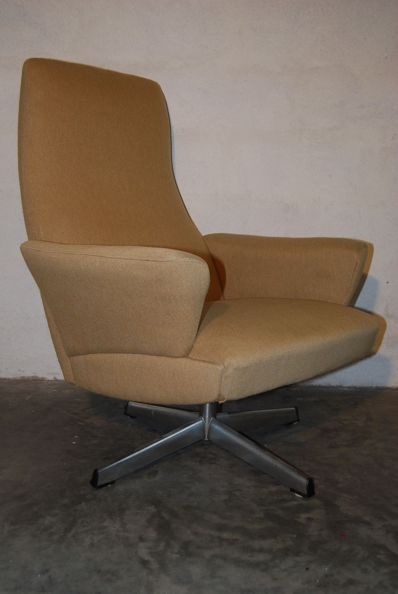 Lounge Chair with Chrome Swivel-Base