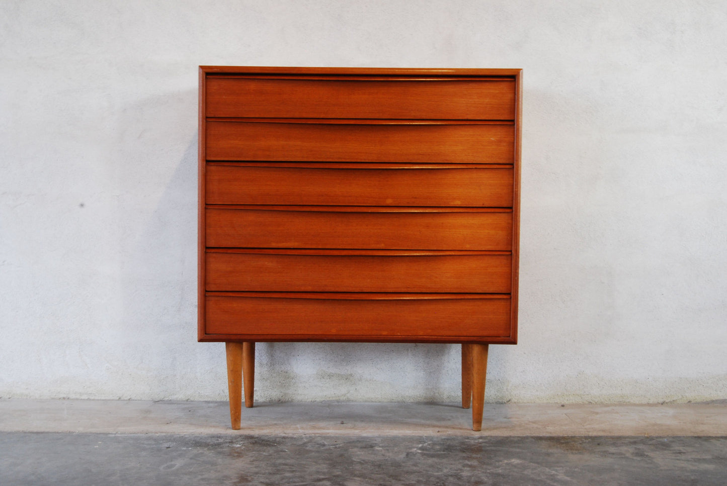 Chest of six drawers in teak