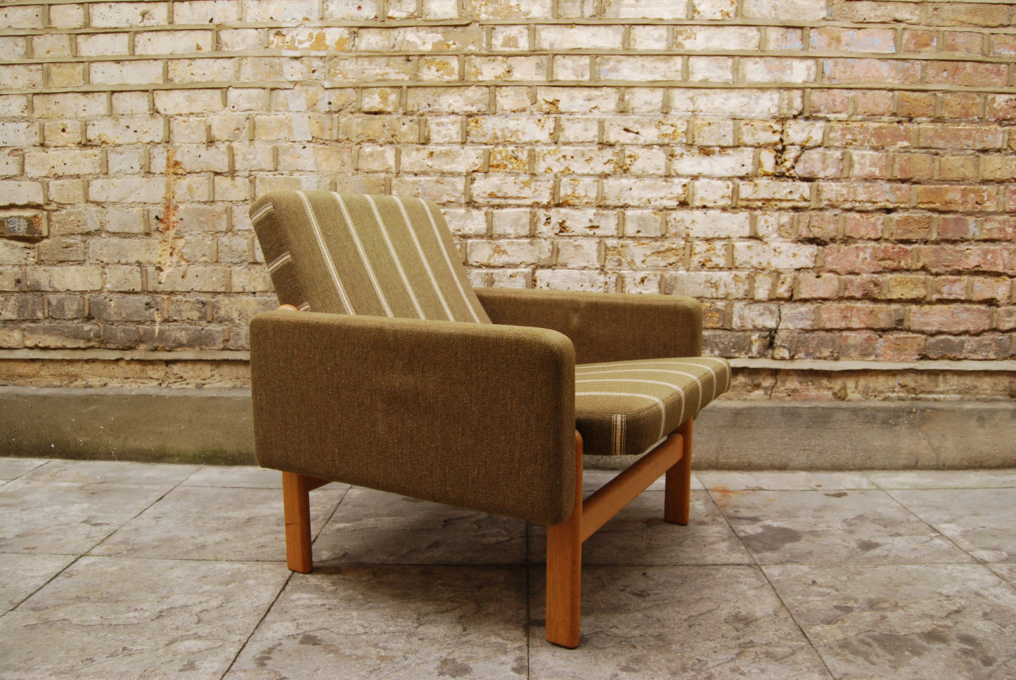 Lounge chair in oak and wool