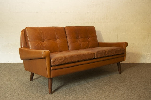 Two seat leather sofa by Skipper's MÌübler