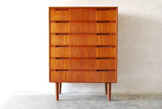 Chest of drawers in teak