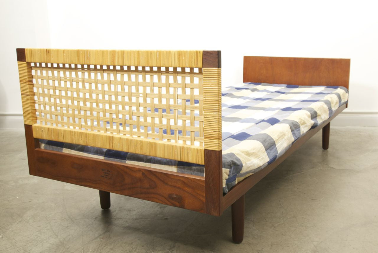 Single bed by Hans Wegner