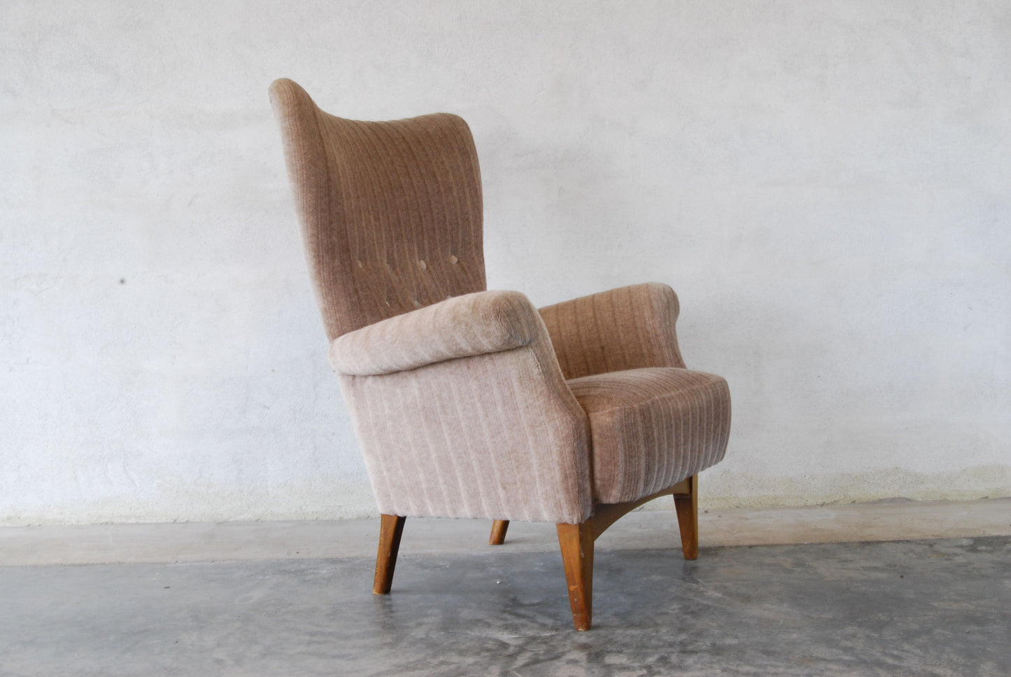 Spring cleaning special: Wingback lounger in velour