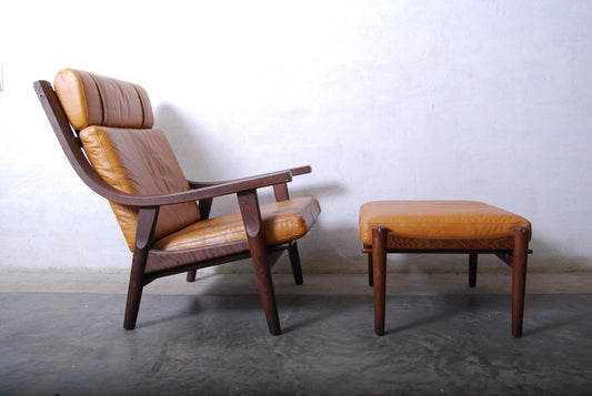 GE-350 lounge chair and footstool by Wegner