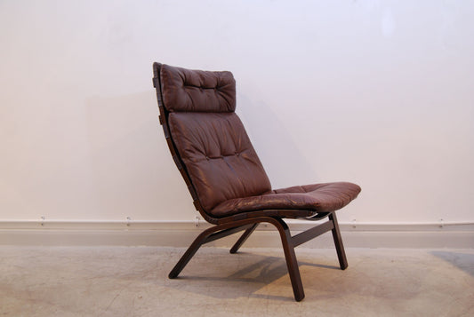 Highback Norwegian lounge chair