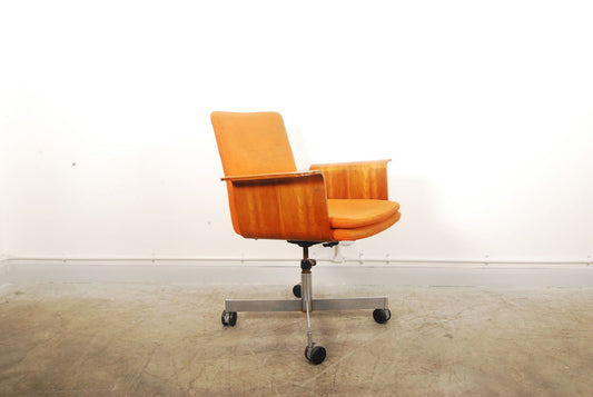 Desk chair by KEVI