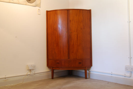 Teak corner unit