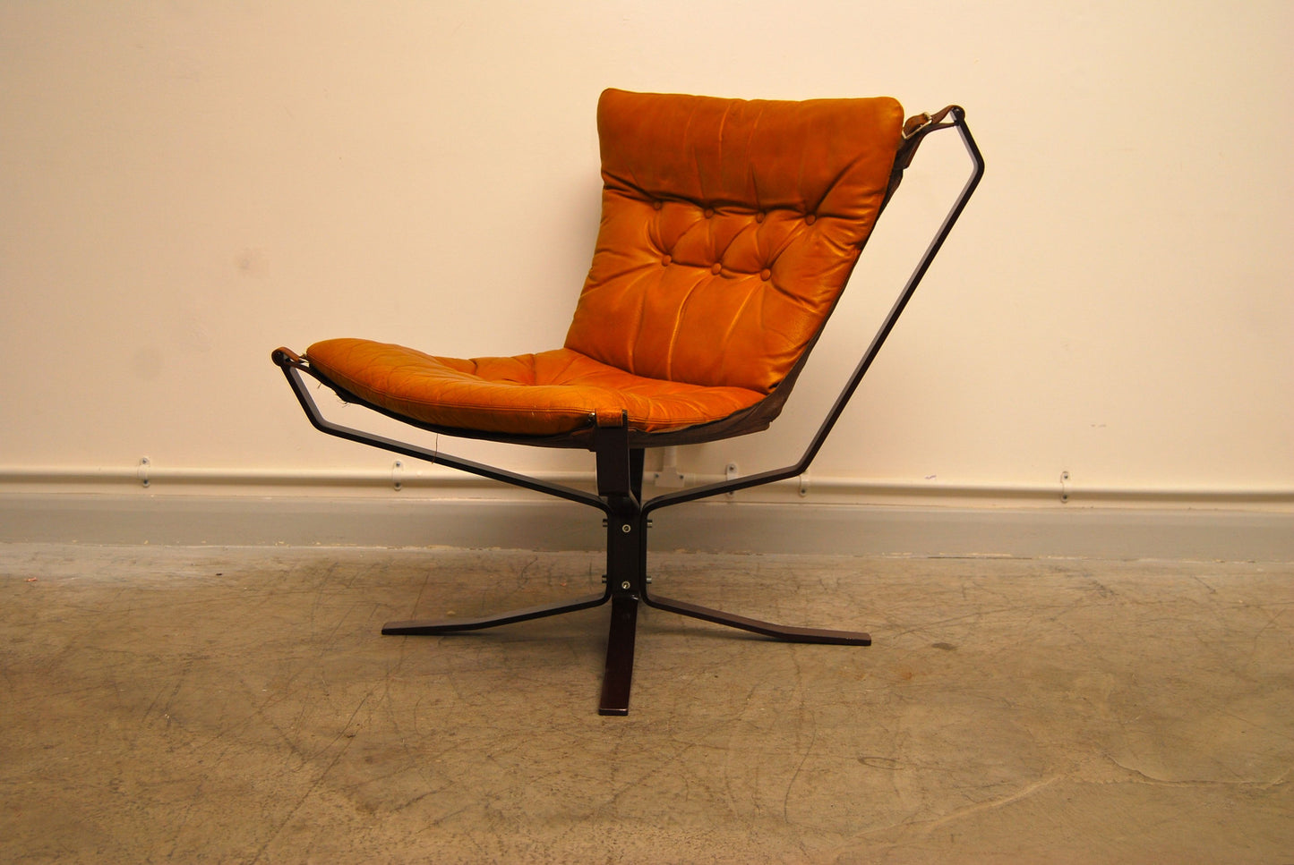 Falcon chair with steel frame