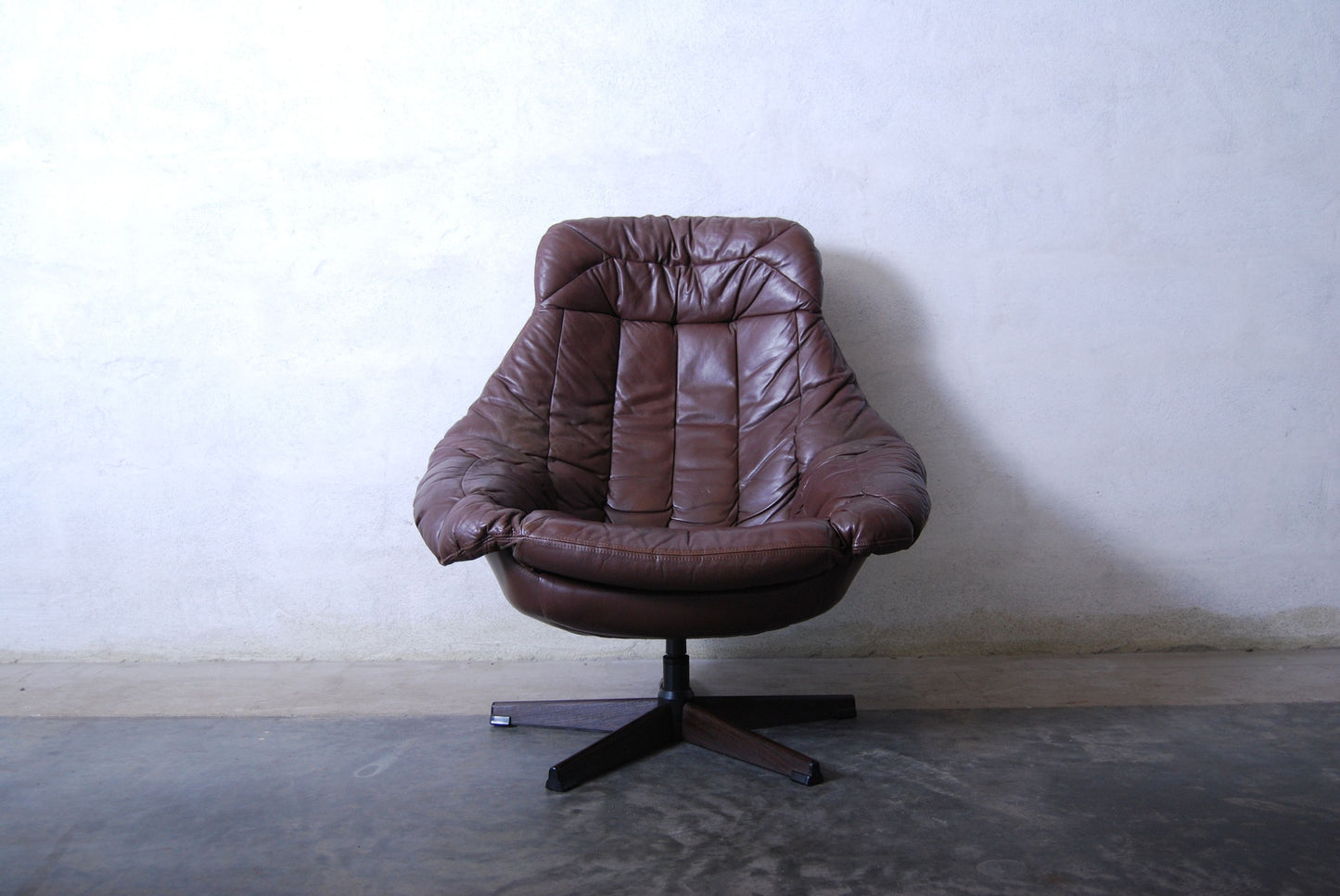 Leather bucket chair by HW Klein