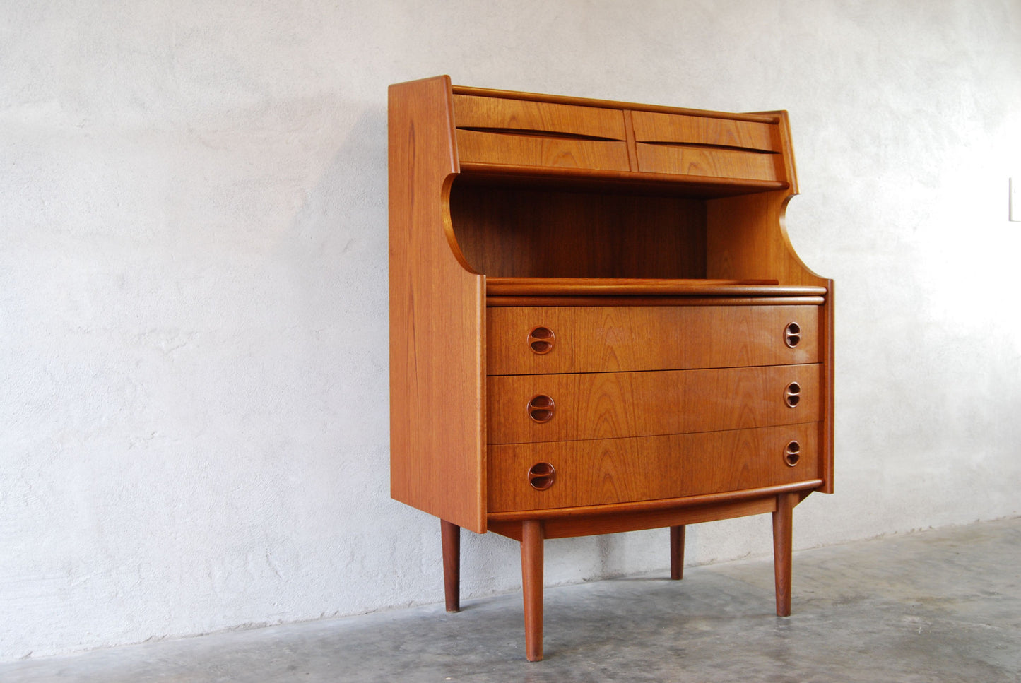 Secretary in teak