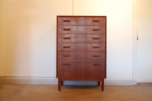 Chest of drawers in teak