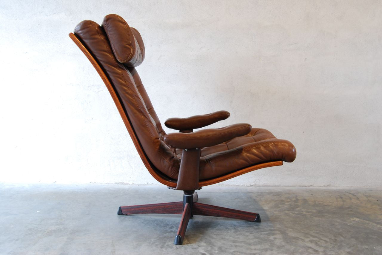 Pair of leather loungers by Gote Møbler