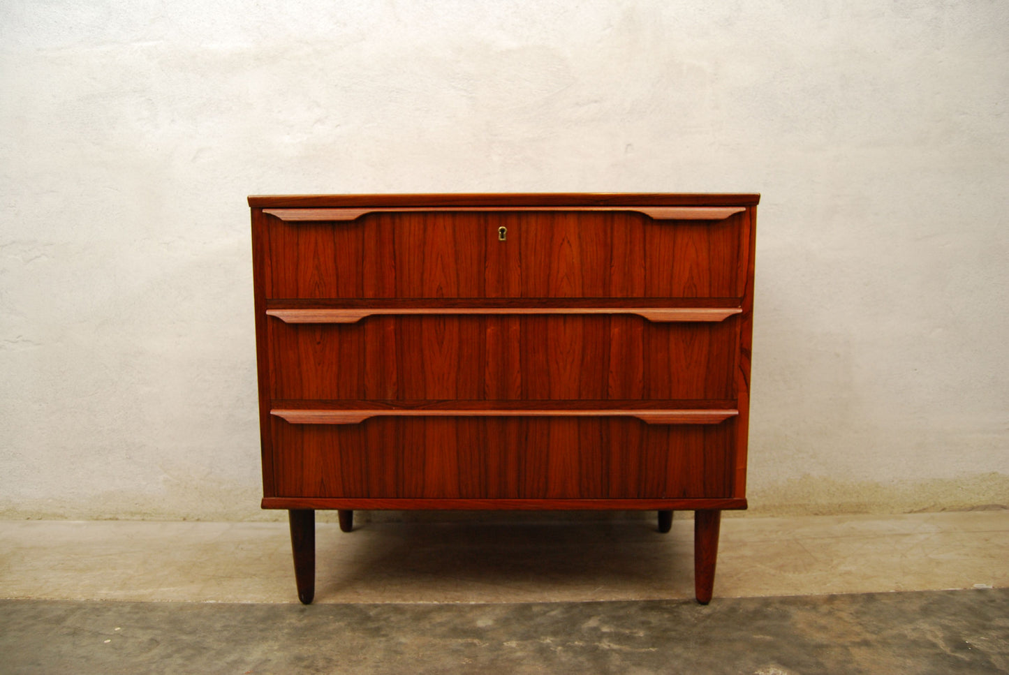 Short chest of rosewood drawers