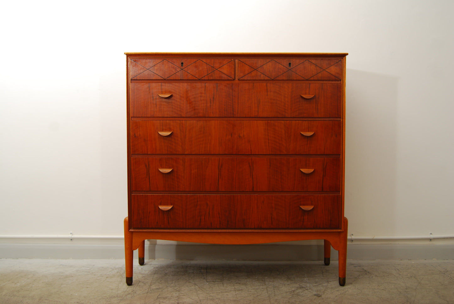 Teak and oak chest of drawers