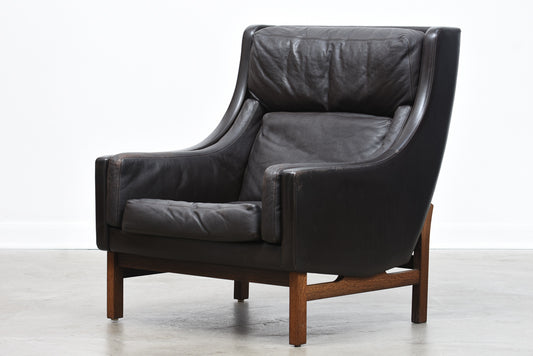 Wing back leather lounger by Erik Jørgensen