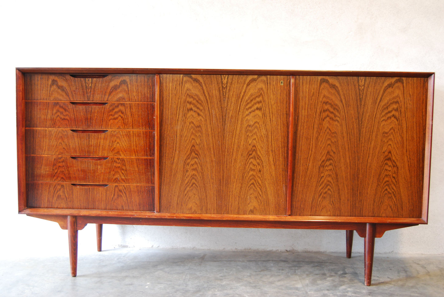 Rosewood sideboard by Seffle