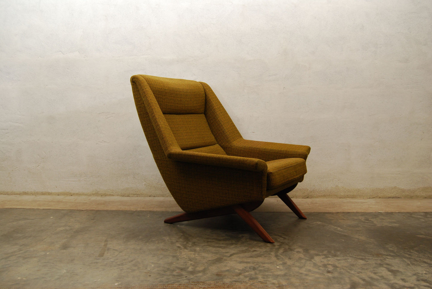 Lounge chair by Folke Ohlsson with teak legs