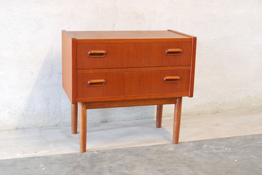 Short chest of two drawers