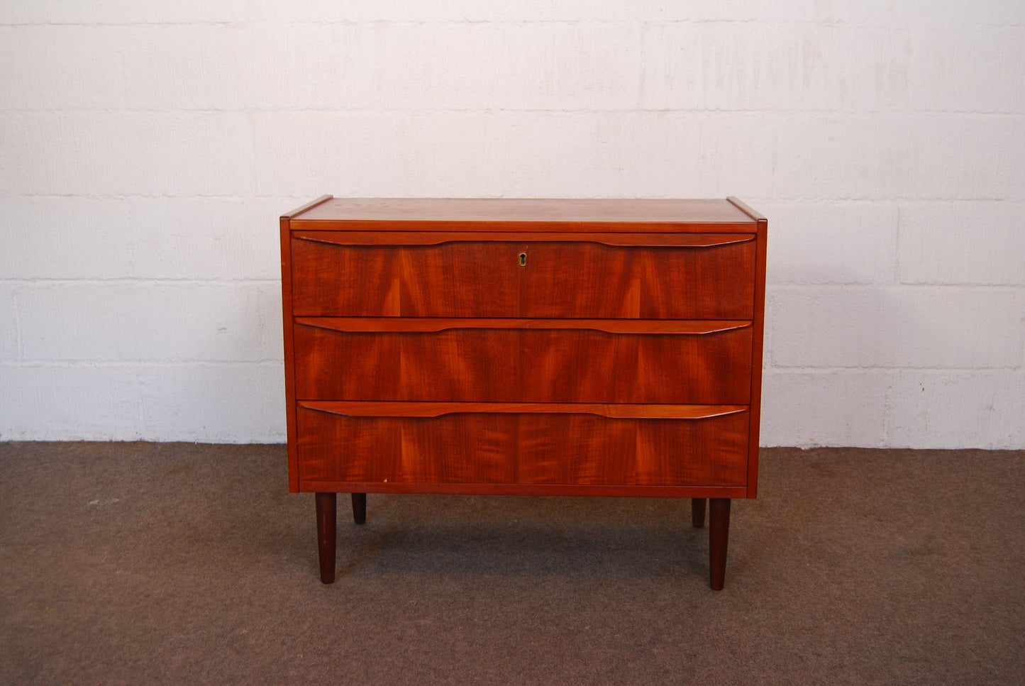 Short chest of three drawers in teak no. 2