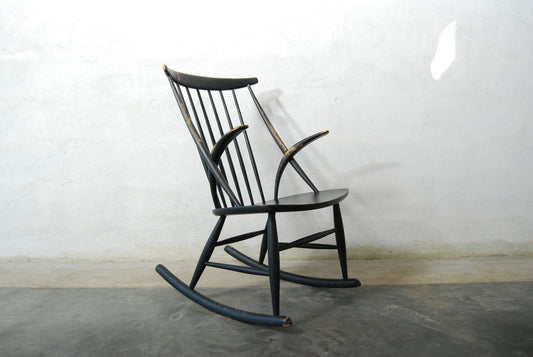 Rocking chair by Illum Wikkels