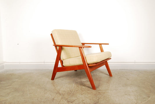 Teak lounge chair with creme cushions