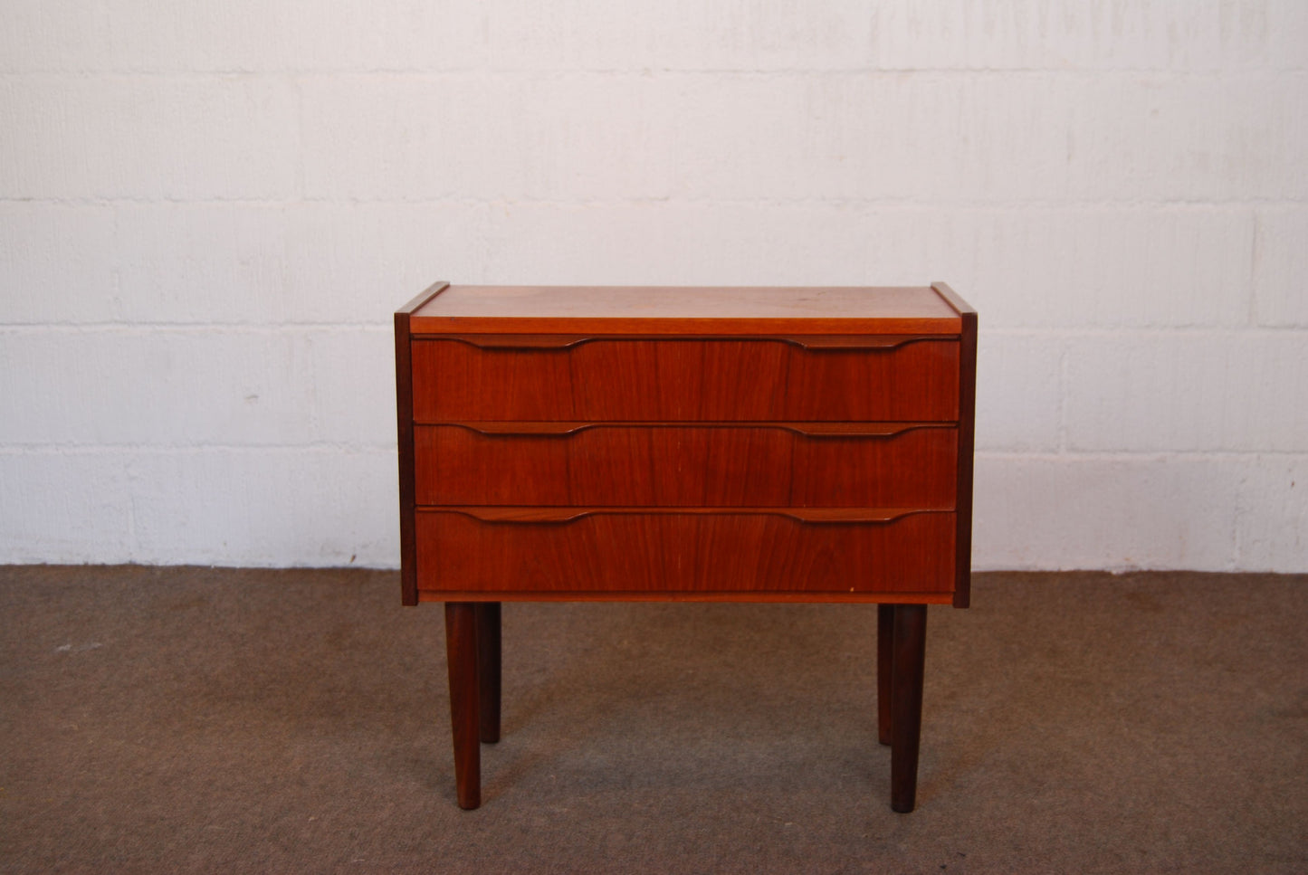 Short chest of three drawers in teak no. 1