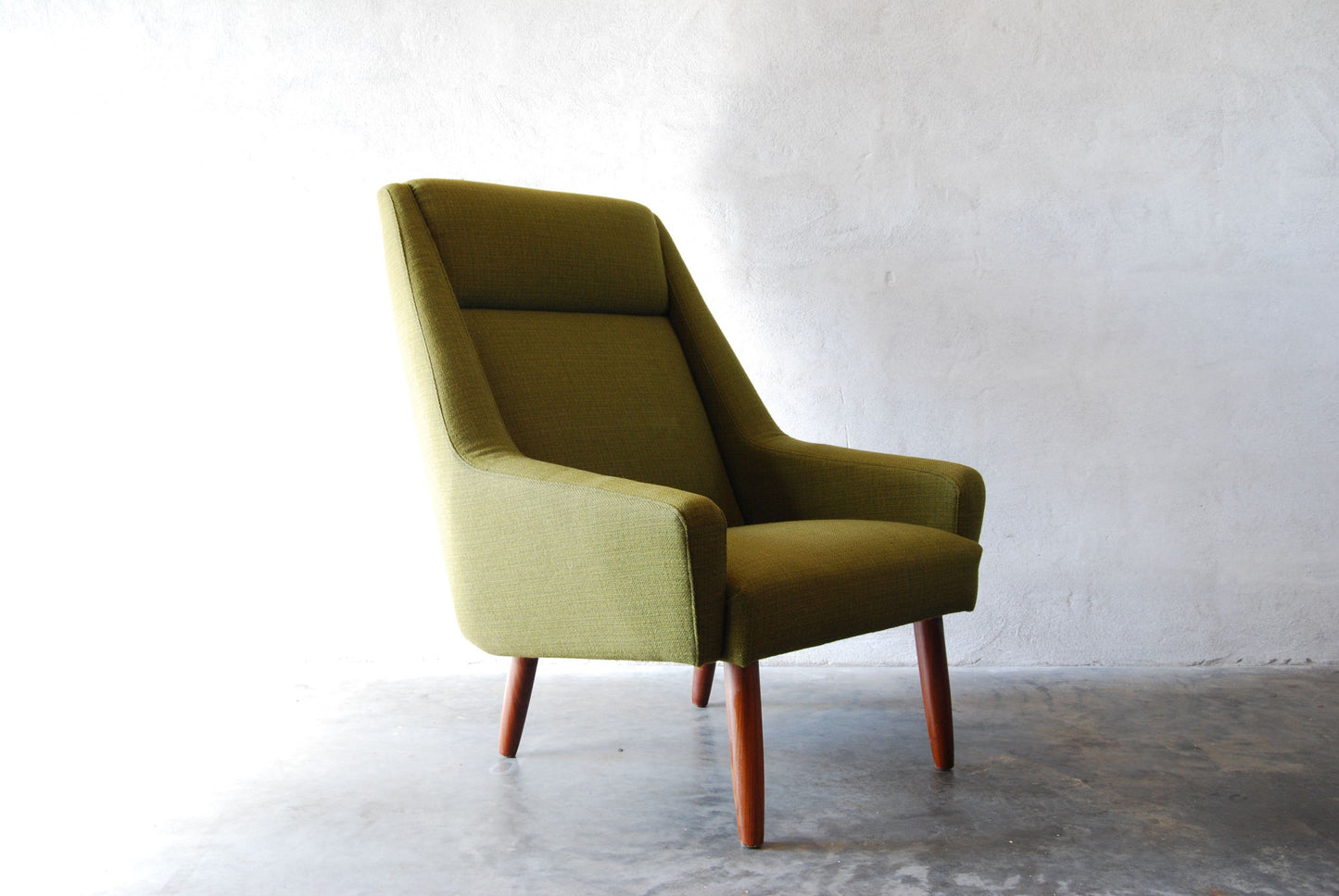 Lounge chair in forest wool