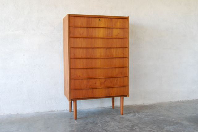 Chest of eight drawers in teak