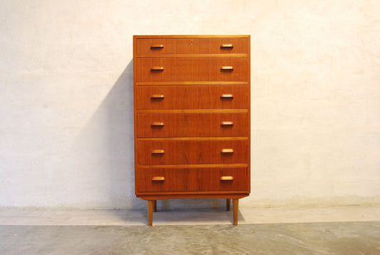 Chest of drawers in teak